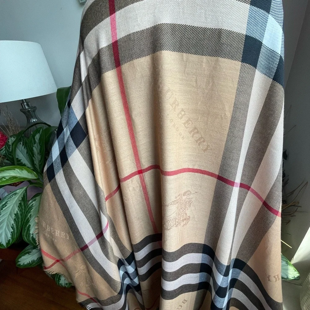 Burberry Prorsum Wrap Shawl. - Picture 13 of 16